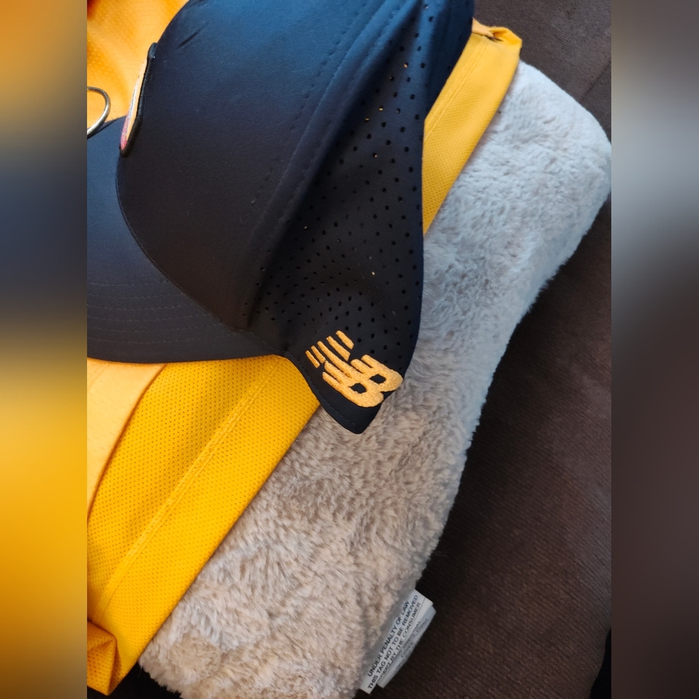 New Balance Men yellow🟡 /Blue🔵 Shirt Jersey,""Hat included!!!"" - Picture 5 of 7